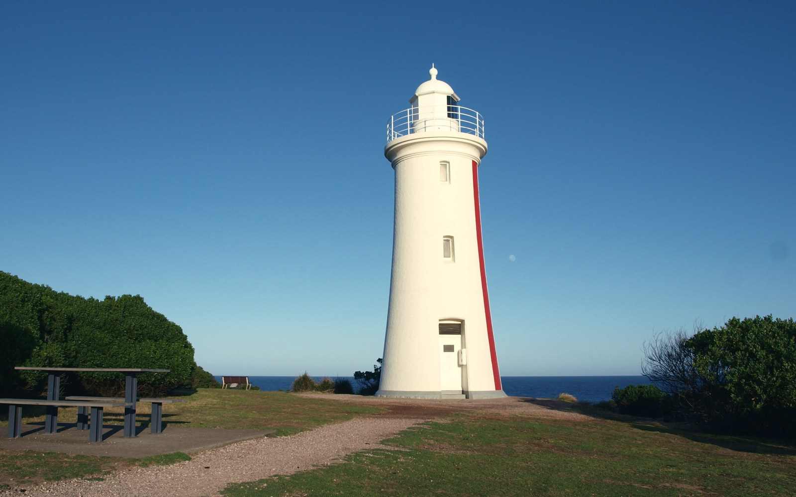 Mersey Bluff Lighthouse in Devonport on a clear morning